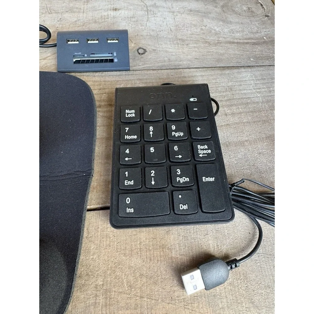 Number Key Pad/ Mouse And Pad/ USB And‎ Memory Card Reader BUNDLE LOT